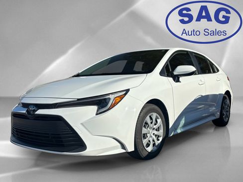 Used 2023 Toyota Corolla LE FWD image 5