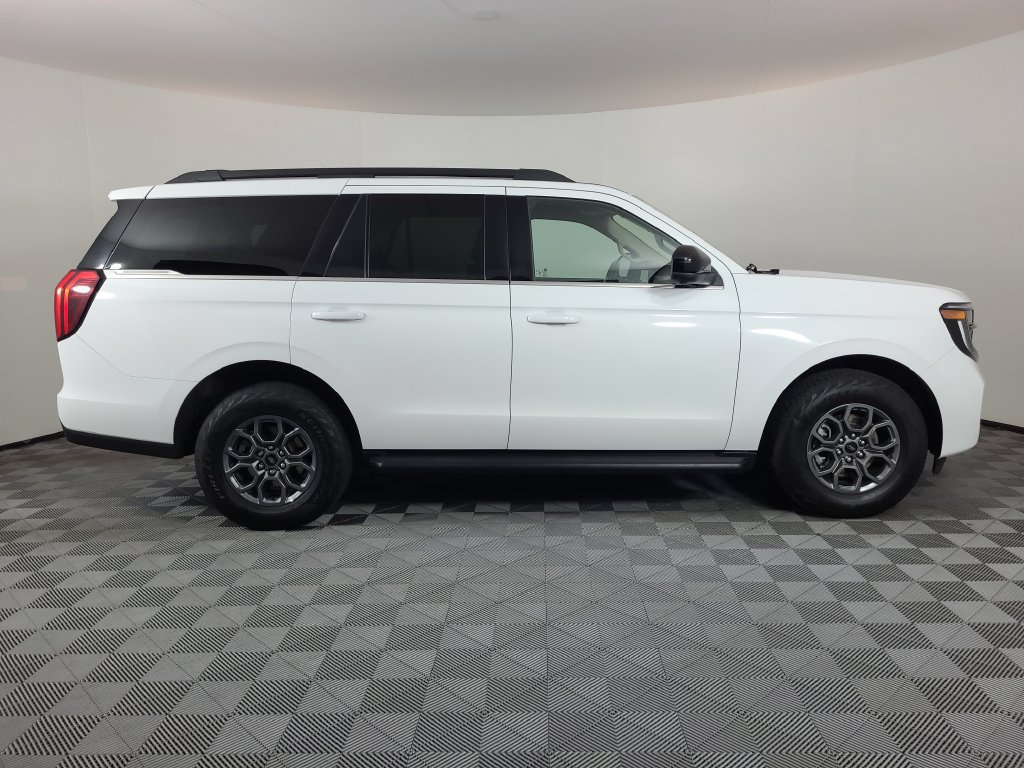 Used 2025 Ford Expedition Active AWD/4WD image 2