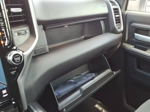 Used 2024 RAM 2500 Big Horn w/ Sport Appearance Package AWD/4WD image 29