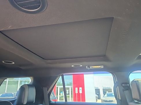 Used 2017 Ford Explorer XLT w/ Equipment Group 202A AWD/4WD image 27