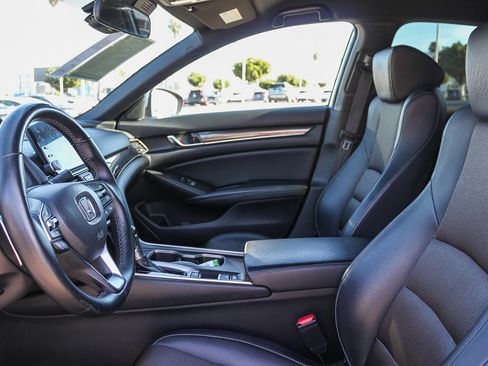 Used 2018 Honda Accord Sport image 18