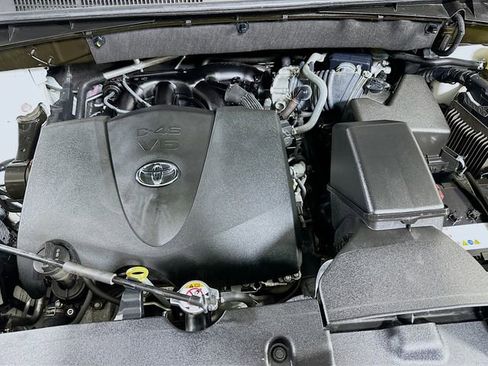 Used 2019 Toyota Highlander XLE image 31