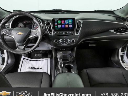 Used 2025 Chevrolet Malibu LT FWD image 17