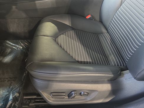 Used 2018 Toyota Camry SE w/ Moonroof Package FWD image 27