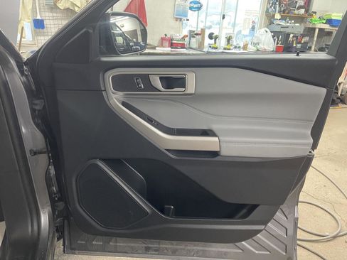 Used 2023 Ford Explorer XLT w/ Equipment Group 202A image 12