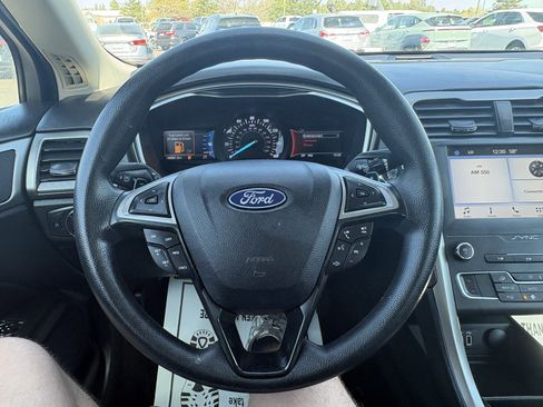 Used 2019 Ford Fusion SE image 21