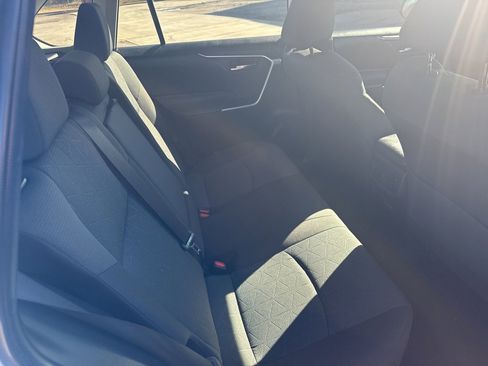 Used 2022 Toyota RAV4 XLE image 18