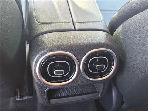 Used 2025 Mercedes-Benz GLC 350e 4MATIC image 17