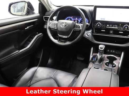 Used 2023 Toyota Highlander Platinum image 33