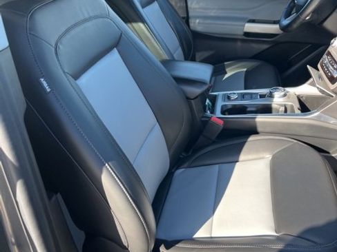 Used 2022 Ford Explorer XLT w/ Equipment Group 202A image 19