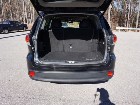 Used 2019 Toyota Highlander SE image 21