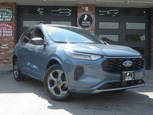 Used 2023 Ford Escape ST-Line AWD/4WD image 2