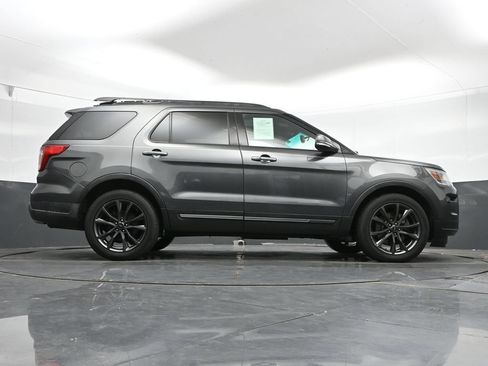 Used 2018 Ford Explorer XLT w/ Equipment Group 202A AWD/4WD image 35