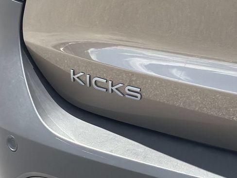 Used 2025 Nissan Kicks SR FWD image 3