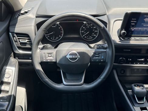 Used 2025 Nissan Rogue SV AWD/4WD image 30