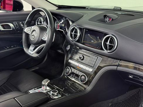 Used 2017 Mercedes-Benz SL 550 image 38