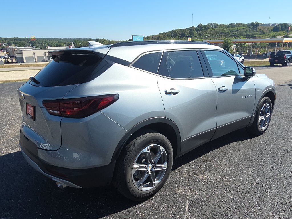 Used 2023 Chevrolet Blazer LT w/ Sound & Technology Package FWD image 8