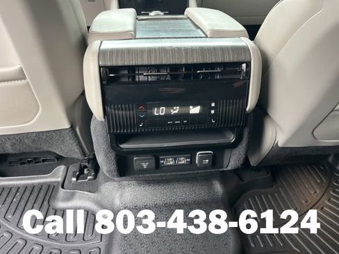 Used 2024 Jeep Wagoneer Series II w/ Flexible Seating Group image 14