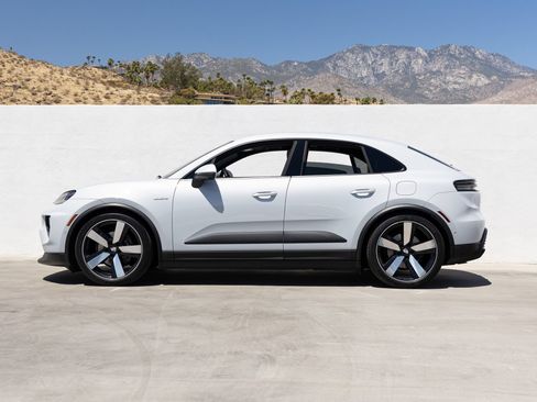 Certified 2024 Porsche Macan 4 Electric AWD/4WD image 2