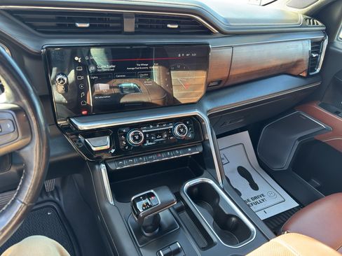 Used 2022 GMC Sierra 1500 Denali Ultimate image 11