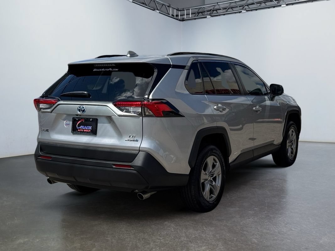 Used 2024 Toyota RAV4 LE AWD/4WD image 5
