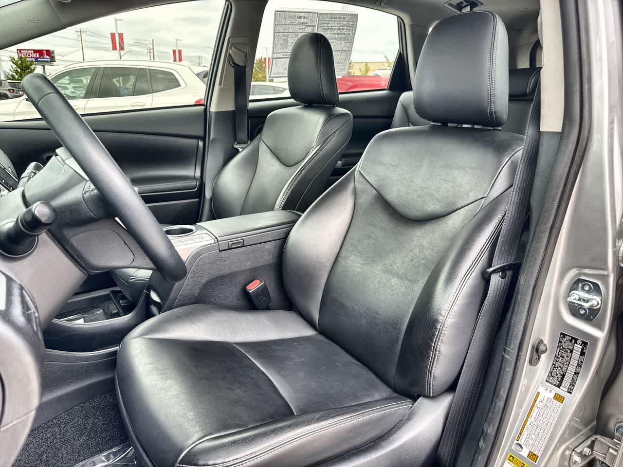 Used 2017 Toyota Prius V Five w/ Advanced Technology Package FWD image 11