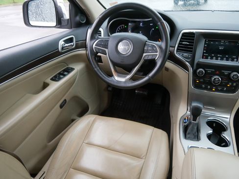 Used 2018 Jeep Grand Cherokee Limited AWD/4WD image 9