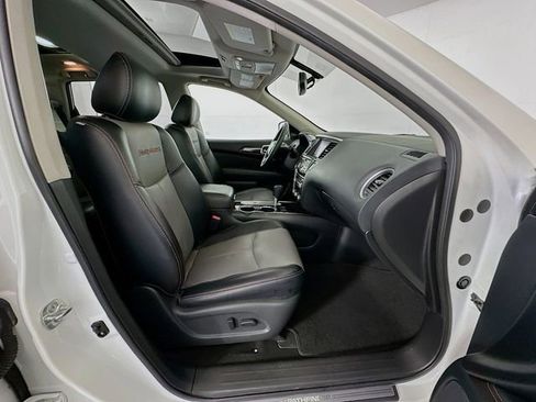 Used 2020 Nissan Pathfinder SL image 31