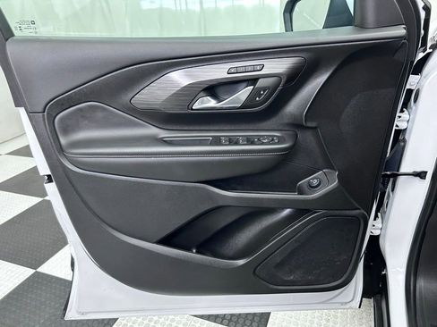 Used 2023 GMC Terrain SLT image 23