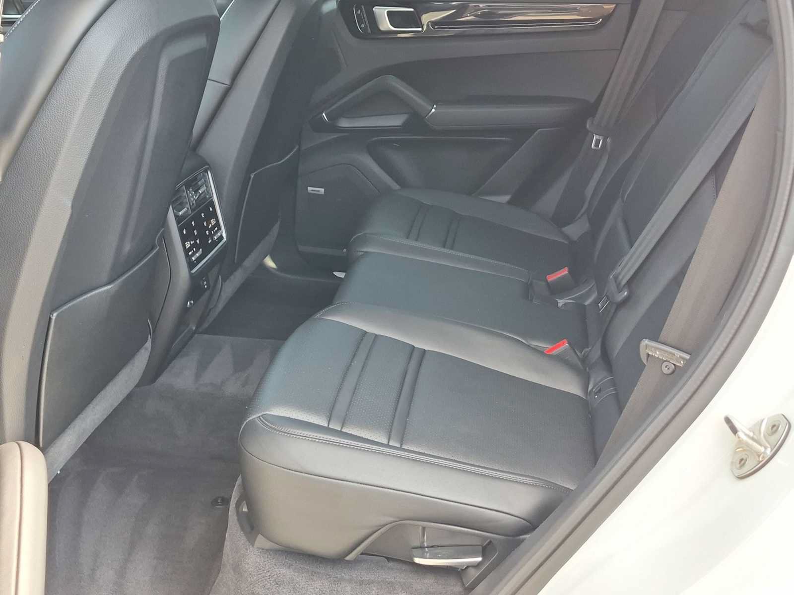 Used 2021 Porsche Cayenne S AWD/4WD image 21