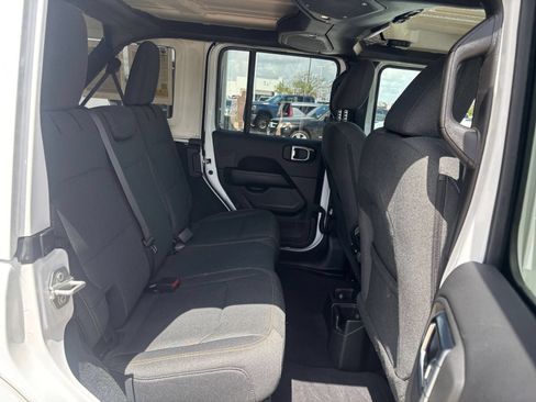 Used 2025 Jeep Wrangler Unlimited Sahara AWD/4WD image 25