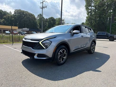 Used 2023 Kia Sportage LX AWD/4WD image 2