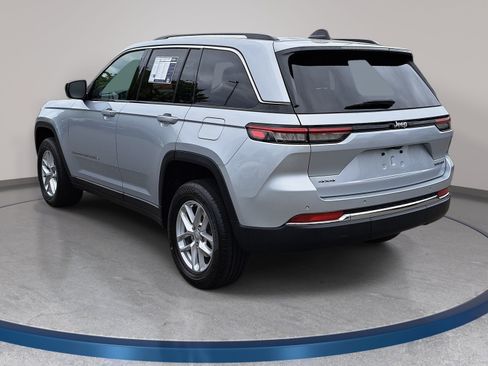 Used 2023 Jeep Grand Cherokee Laredo X AWD/4WD image 8