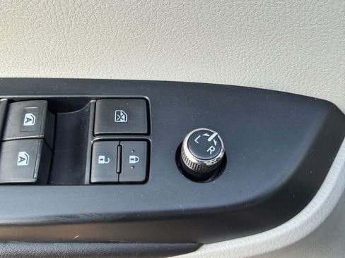 Used 2018 Toyota Highlander XLE FWD image 17
