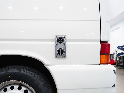 Used 2002 Volkswagen Eurovan GLS image 47