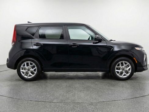 Used 2025 Kia Soul LX w/ LX Technology Package image 11