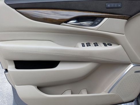 Used 2019 Cadillac Escalade Premium Luxury image 10