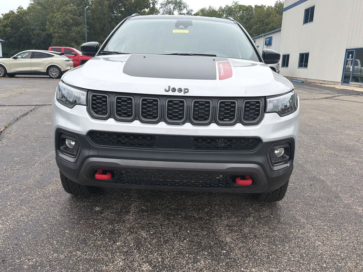 Used 2026 Jeep Compass Trailhawk AWD/4WD image 2