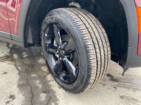 Used 2025 Jeep Grand Cherokee Altitude AWD/4WD image 24
