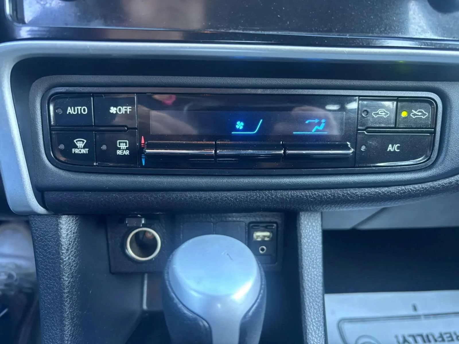 Used 2017 Toyota Corolla LE FWD image 22