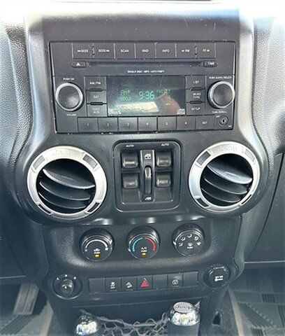 Used 2013 Jeep Wrangler Unlimited Sahara AWD/4WD image 10