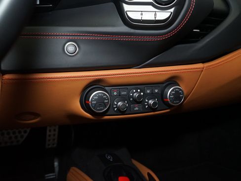 Used 2019 Ferrari 488 GTB RWD image 15