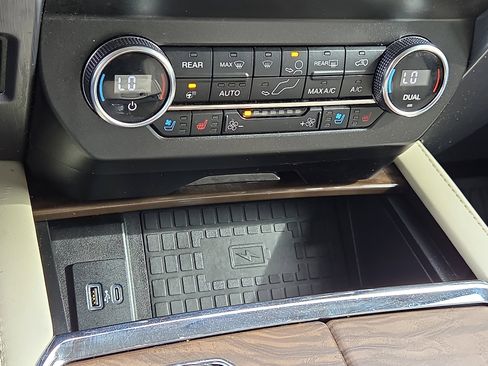 Used 2020 Ford Expedition Platinum image 21