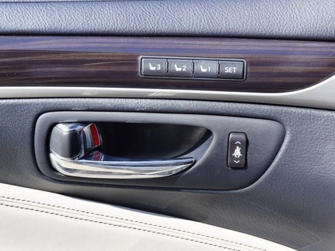 Used 2017 Lexus LS 460 w/ Comfort Package image 23