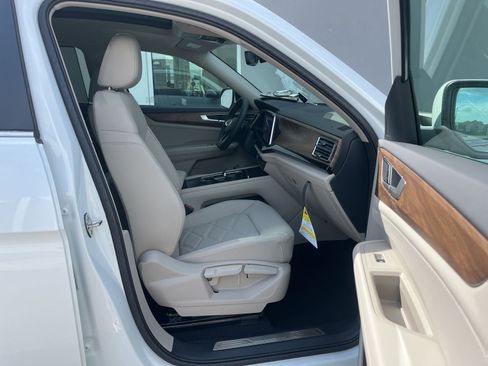 New 2026 Volkswagen Atlas SE FWD image 32