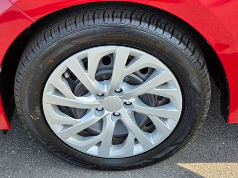 Used 2019 Toyota Corolla LE FWD image 18