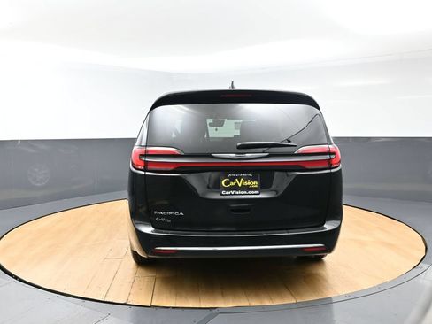 Used 2025 Chrysler Pacifica Select FWD image 3