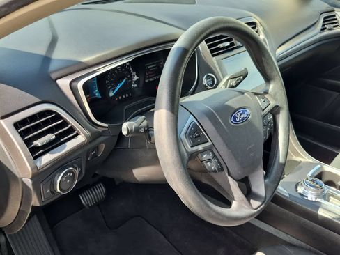 Used 2019 Ford Fusion SE FWD image 10