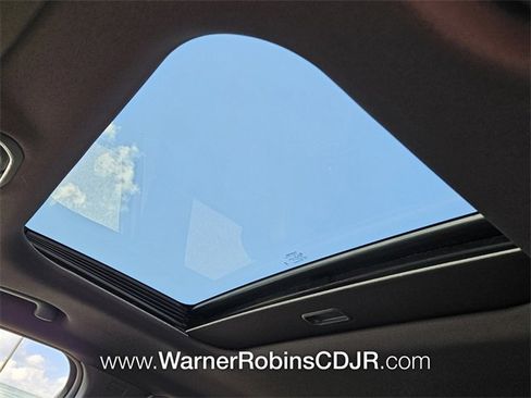 New 2025 Jeep Grand Cherokee Altitude image 18