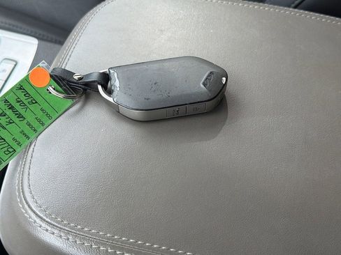 Used 2025 Kia Carnival FWD image 30